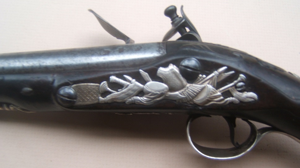 A FINE QUALITY SILVER MOUNTED REVOLUTIONARY WAR PERIOD FLINTLOCK OFFICER'S PISTOL, by GRIFFIN, HALLMARKED FOR 1766 view 4