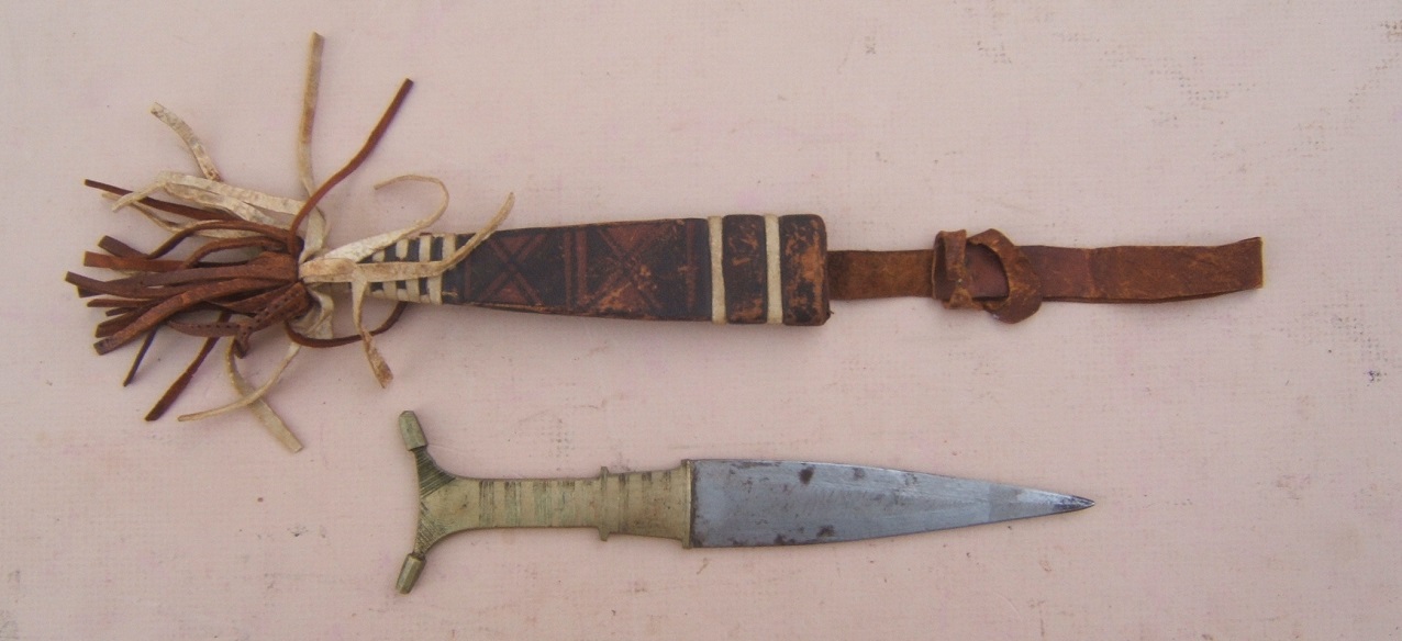 A FINE EARLY 20TH CENTURY AFRICAN BRASS-HILT BELT-KNIFE & SCABBARD, ca. 1940 view2