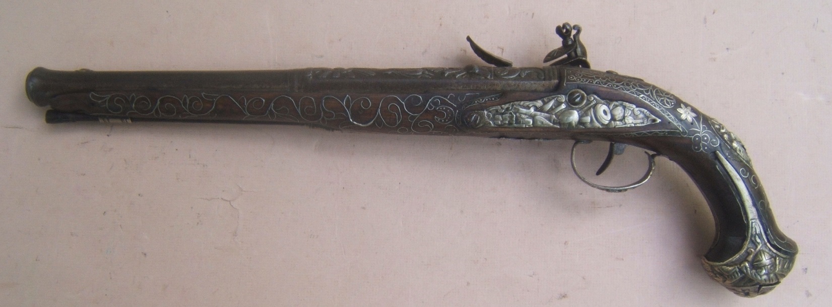 A VERY FINE QUALITY FRENCH SILVER MOUNTED & GOLD DAMASCENED FLINTLOCK HOLSTER PISTOL, by PEYRTE DUMAREST (FOR EASTERN/TURKISH MARKET, ca. 1780 view2