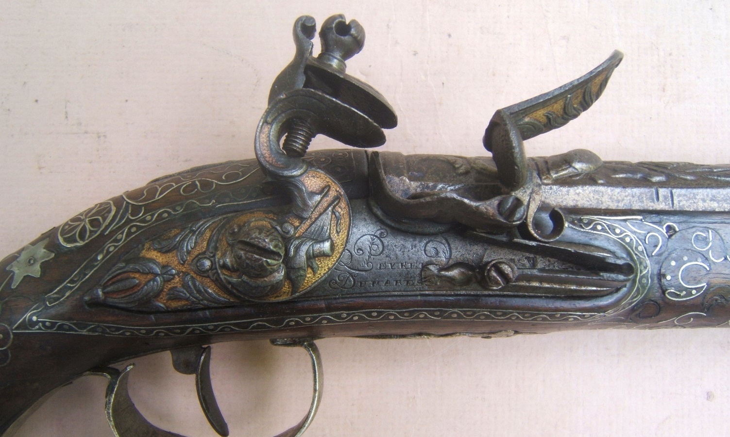 A VERY FINE QUALITY FRENCH SILVER MOUNTED & GOLD DAMASCENED FLINTLOCK HOLSTER PISTOL, by PEYRTE DUMAREST (FOR EASTERN/TURKISH MARKET, ca. 1780 view3
