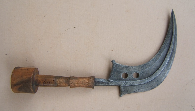 A FINE LATE 19th/EARLY 20TH CENTURY CENTRAL AFRICAN (MANGBETU) SWORD, ca. 1900 view2