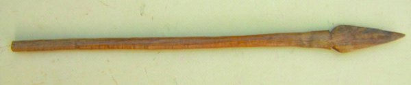 A VERY FINE EARLY 20TH CENTURY SOUTH PACIFIC (NEW GUINEA?) WOODEN SHORT-SPEAR, ca. 1920 view1