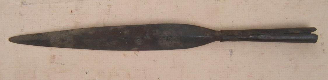 A VERY GOOD LATE 19th/EARLY 20TH CENTURY AFRICAN SPEAR HEAD, ca. 1880-1920 view2