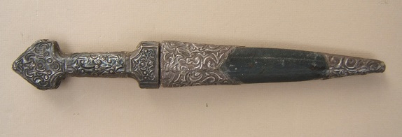 A VERY GOOD 19th CENTURY INDO-PERSIAN (SUFI) SILVER MOUNTED DOUBLE-EDGE DAGGER & MATCHING SCABBARD, ca. 1870 view2