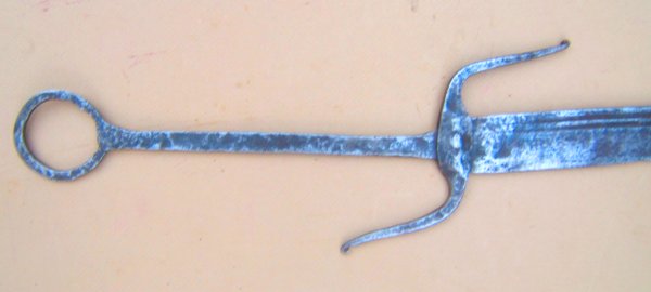 A VERY GOOD 17TH CENTURY CHINESE SWORD, ca. 1600 view 2