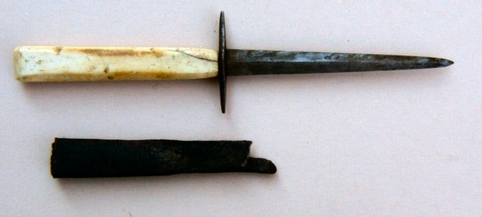 A RARE & FINE AMERICAN-MADE NAVAL DIRK W/ BONE GRIP, ca. 1780s view 1