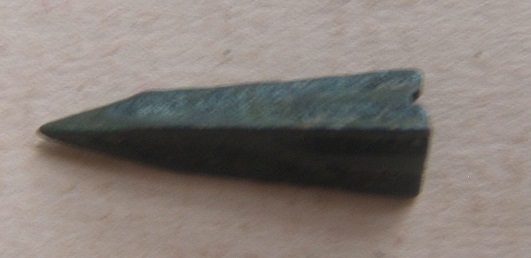 A FINE ANCIENT ROMAN BRONZE ARROWHEAD, ca. 150-250 AD