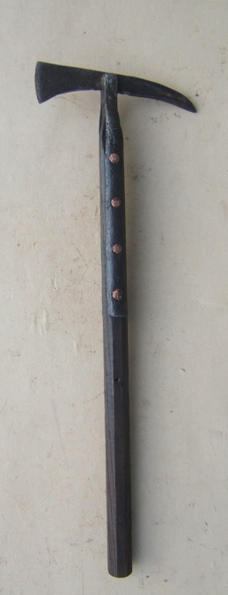 AA VERY GOOD EARLY 17th CENTURY GERMAN/EASTERN EUROPEAN MILITARY HORSEMANS FIGHTING AXE, ca. 1600