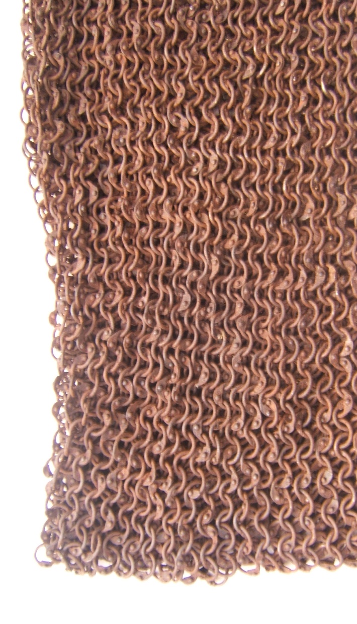 A VERY GOOD+ PAIR OF MID-19th CENTURY INDIAN (MOGHUL)/INDO-PERSIAN CHAINMAIL LEG-DEFENSES CHAUSSES, ca. 1850 front