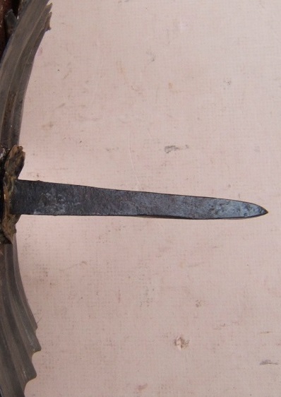 A VERY GOOD 19th CENTURY/VICTORIAN PERIOD COPY OF A 15TH/16TH CENTURY GERMAN CHAFFRON/CHAMFRON (HORSE ARMOUR), ca. 1900 front