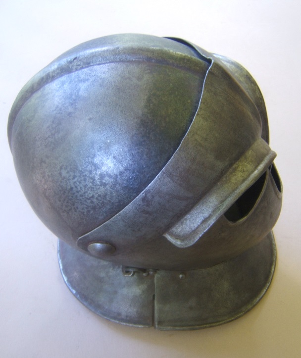 A FINE 30 YEARS WAR PERIOD/EARLY 17th CENTURY GERMAN TOTENKOPF DEATHS-HEAD CLOSED-HELMET, ca. 1620