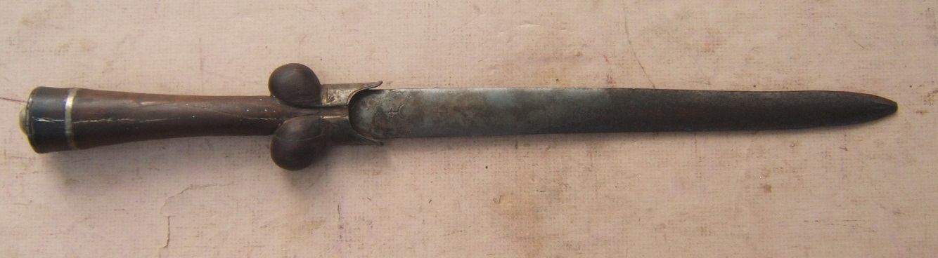 A VERY GOOD LATE 19th/EARLY 20th CENTURY VICTORIAN/EDWARDIAN PERIOD COPY OF A 15th CENTURY BOLLOCK KNIFE/KIDNEY DAGGER, ca. 1890-1920 front