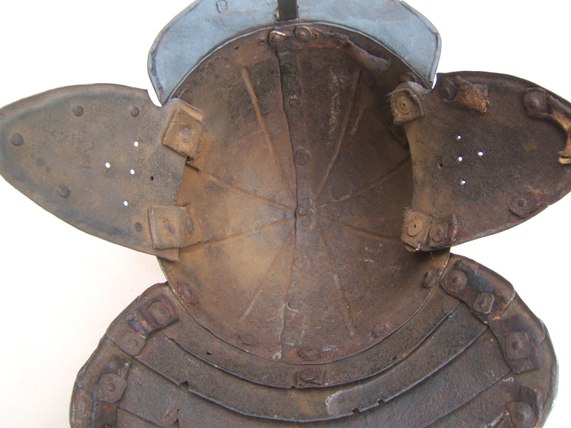A VERY GOOD UNTOUCHED THIRTY YEARS WAR/ENGLISH CIVIL WAR PERIOD ENGLISH/DUTCH LOBSTER-TAIL POT HELMET, ca. 1620