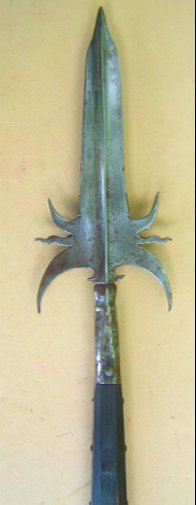 A FINE EARLY COLONIAL PERIOD FRENCH MILITARY PARTISAN, ca. 1650-1700