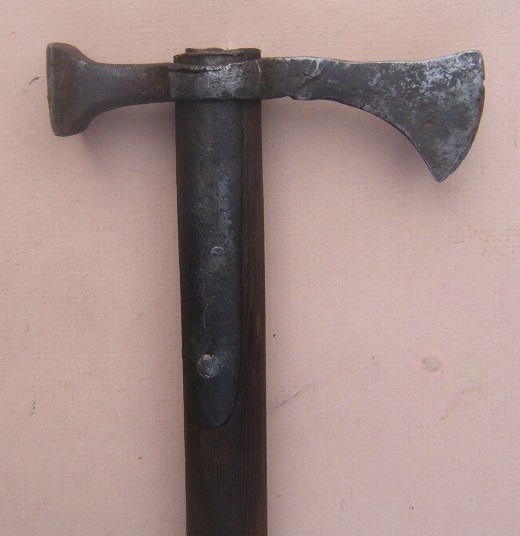 A VERY GOOD SMALL-SIZED 17th CENTURY EASTERN EUROPEAN (Polish?) WAR-HAMMER/AXE, ca. 1650 (ON LATER HAFT)