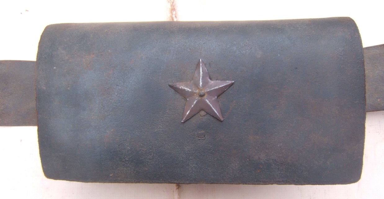 A VERY GOOD & UNTOUCHED AMERICAN-MADE REVOLUTIONARY WAR PERIOD CARTRIDGE BOX w/ ITS ORIGINAL LEATHER WAIST-BELT, ca. 1770s view 3