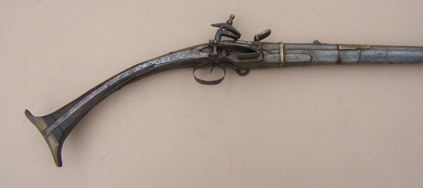  A FINE QUALITY SMALL-SIZE ALBANIAN ALL-METAL MIQUELET LONG-GUN, ca. 1820 view 5