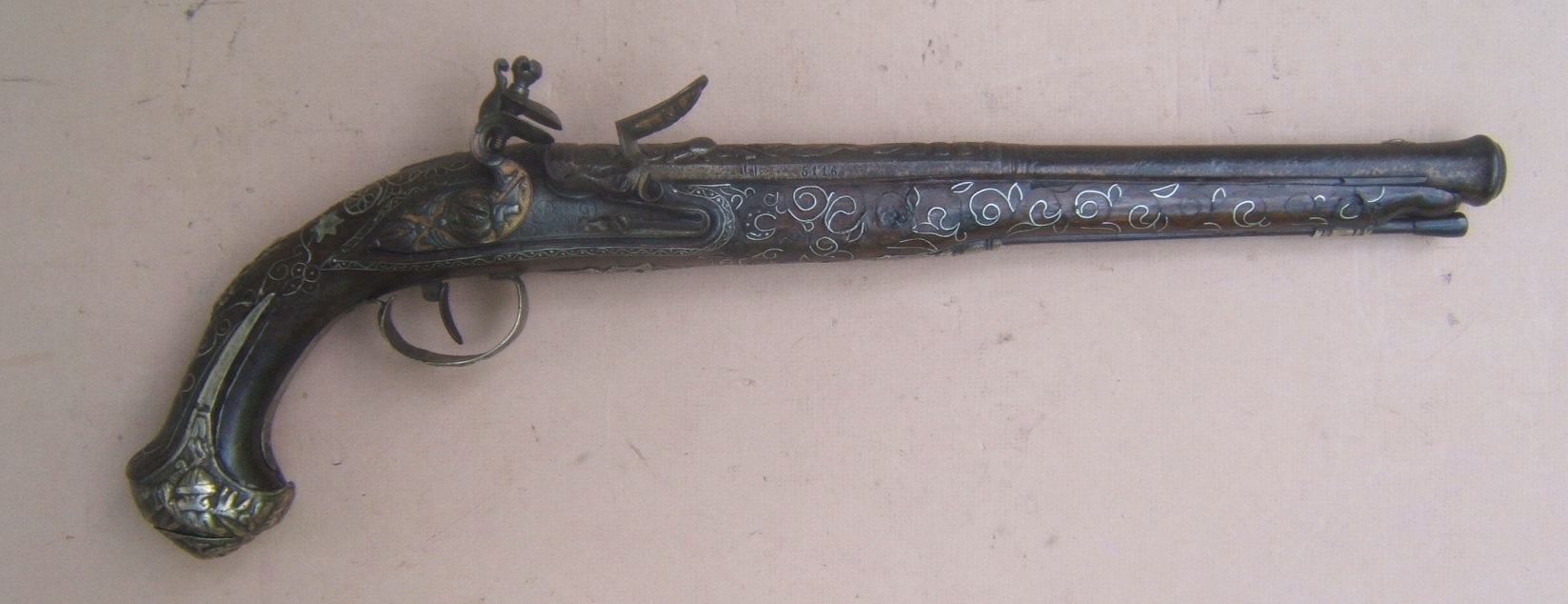 A VERY FINE QUALITY FRENCH SILVER MOUNTED & GOLD DAMASCENED FLINTLOCK HOLSTER PISTOL, by PEYRTE DUMAREST (FOR EASTERN/TURKISH MARKET, ca. 1780 view 1