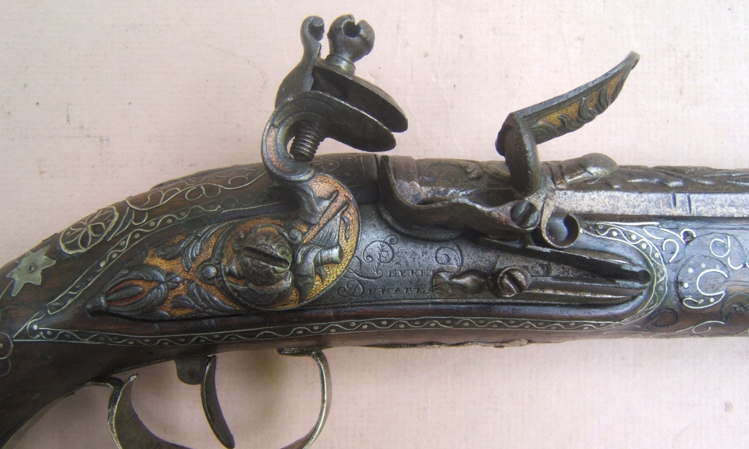 A VERY FINE QUALITY FRENCH SILVER MOUNTED & GOLD DAMASCENED FLINTLOCK HOLSTER PISTOL, by PEYRTE DUMAREST (FOR EASTERN/TURKISH MARKET, ca. 1780 view 3