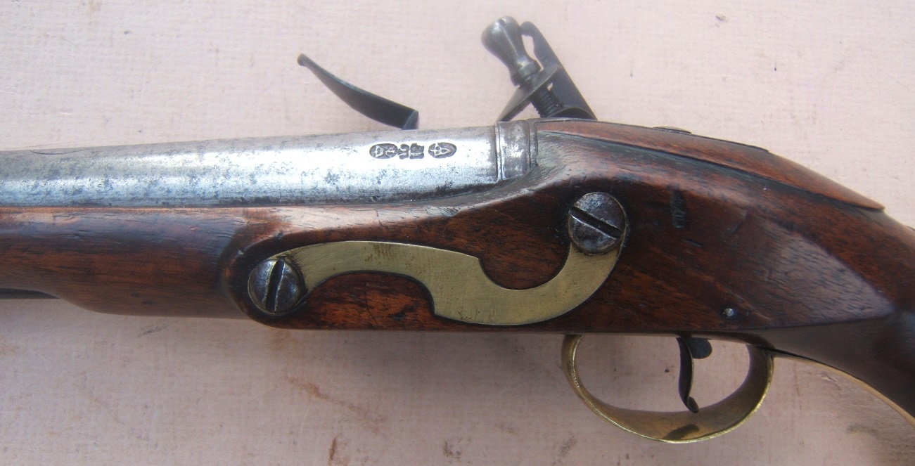 A VERY FINE & EARLY BRASS-MOUNTED COLONIAL PERIOD ENGLISH FLINTLOCK OFFICERS PISTOL, BY FREEMAN, ca. 1740 view 4