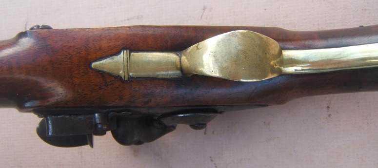A VERY FINE & EARLY BRASS-MOUNTED COLONIAL PERIOD ENGLISH FLINTLOCK OFFICERS PISTOL, BY FREEMAN, ca. 1740 view 5