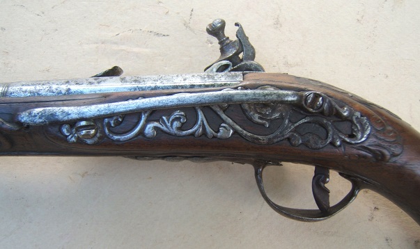 A VERY GOOD & RARE 17th CENTURY ITALIAN/BRESCIAN CHISELED-STEEL SNAPHANCE BELT PISTOL, ca. 1675 view 4