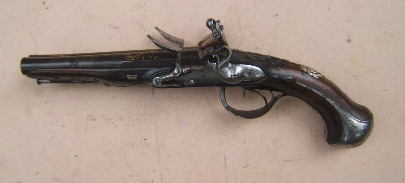 A VERY FINE QUALITY AMERICAN REVOLUTIONARY WAR PERIOD FRENCH DOUBLE BARREL FLINTLOCK OFFICER'S PISTOL, by 