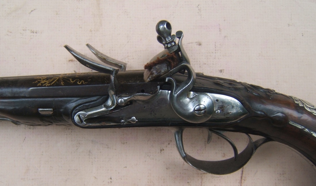 A VERY FINE QUALITY AMERICAN REVOLUTIONARY WAR PERIOD FRENCH DOUBLE BARREL FLINTLOCK OFFICER'S PISTOL, by 