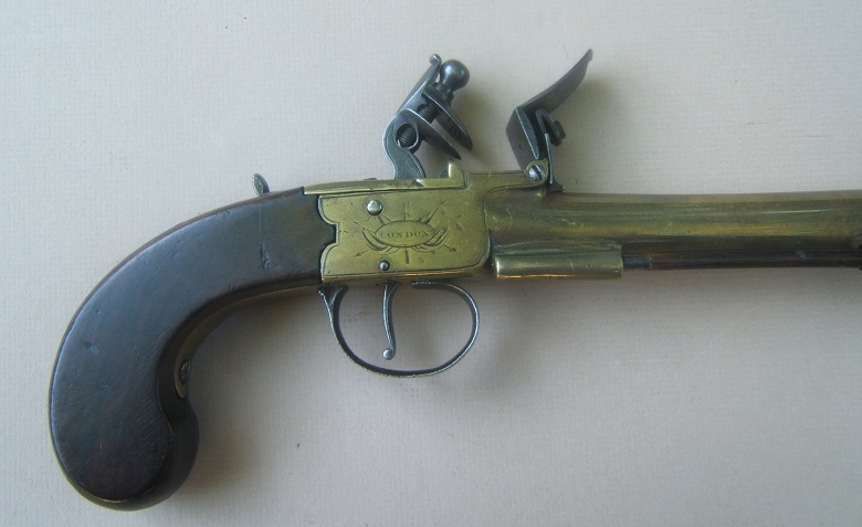 A FINE PAIR OF BRASS BARREL ENGLISH BOXLOCK FLINTLOCK BLUNDERBUSS OFFICERS PISTOLS, BY J & W. RICHARDS, ca. 1810 view 3