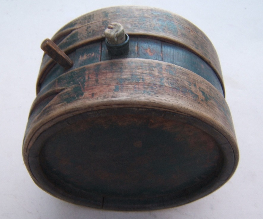 A LARGE & RARE AMERICAN REVOLUTIONARY WAR PERIOD AMERICAN SOLDIER'S  WAGON TYPE CANTEEN, ca. 1770view 3