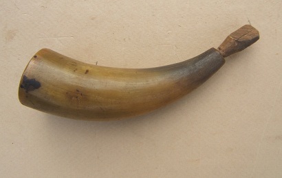 A VERY GOOD+ AMERICAN RIFLE/PISTOL-TYPE POWDER HORN, ca. 1770-1800 view 1