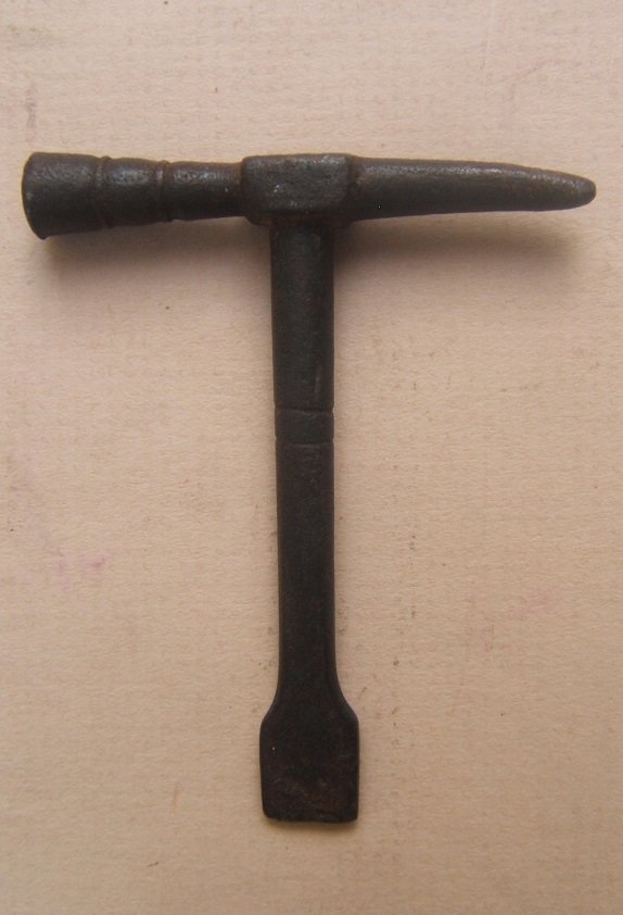 AN AMERICAN REVOLUTIONARY WAR PERIOD SOLDIER'S COMBINATION FLINT-KNAPPING-HAMMER & SCREWDRIVER, ca. 1770-1810 view 2