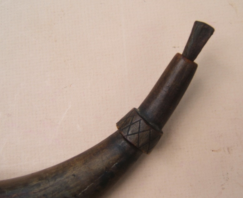 A FINE & UNTOUCHED AMERICAN REVOLUTIONARY WAR PERIOD AMERICAN POWDER HORN w/ FINELY CARVED POURING-SPOUT & 