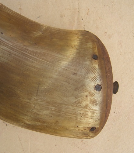 A SCARCE COLONIAL AMERICAN/REVOLUTIONARY WAR PERIOD MAGAZINE-SIZE POWDER HORN, ca. 1770 view 3