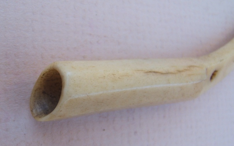  A VERY GOOD AMERICAN REVOLUTIONARY WAR PERIOD SMALL-SIZE STAGHORN POWDER-MEASURE, ca. 1770 view 3