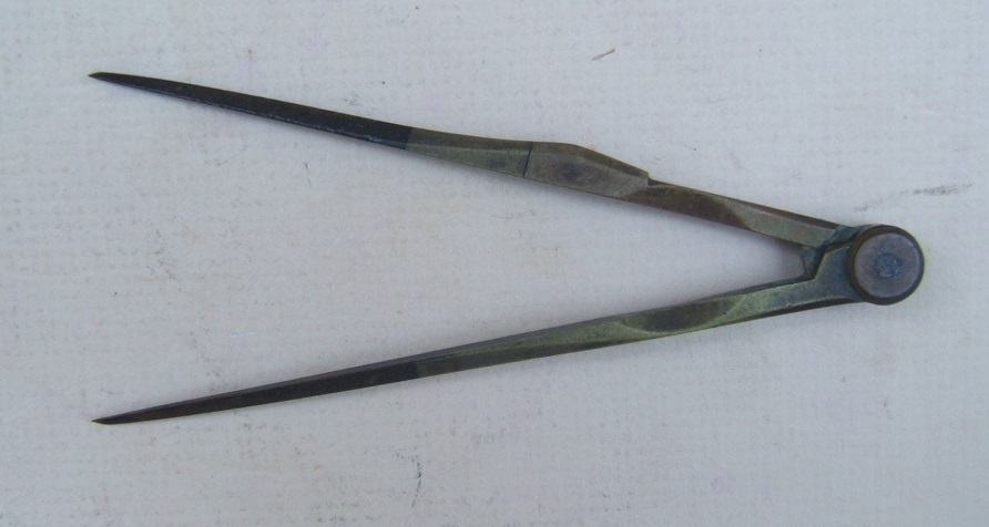 A VERY GOOD PAIR OF 18TH/19TH CENTURY BRASS & IRON MACHINIST'S/GUNSMITH'S DIVIDERS, ca. 1770-1840 view2