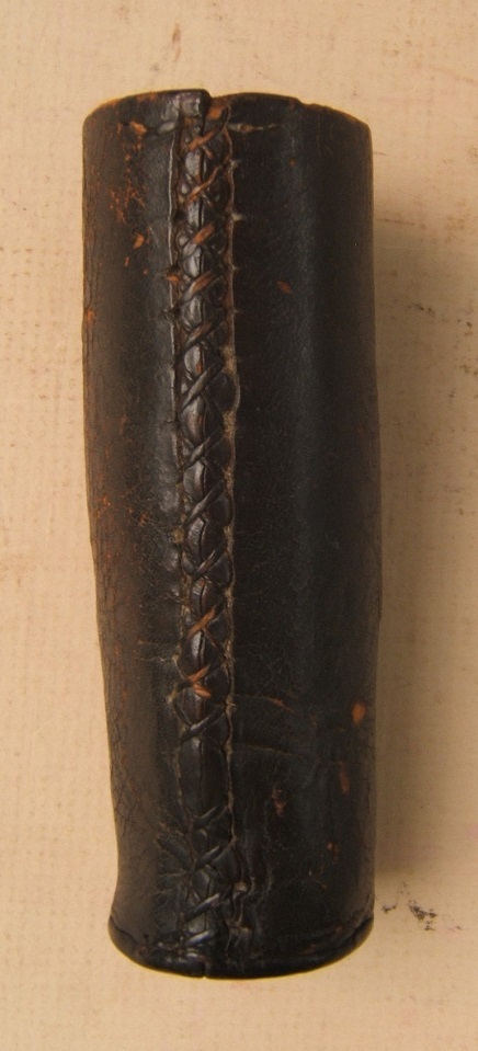 A VERY GOOD AMERICAN REVOLUTIONARY WAR PERIOD SMALL-SIZE LEATHER DOCUMENT HOLDER/CANISTER, ca. 1770 view2