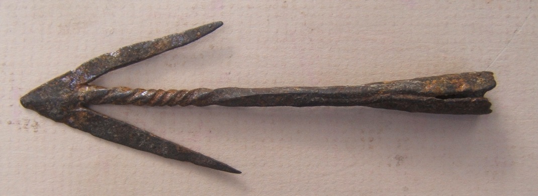 A FINE ANCIENT ROMAN WROUGHT IRON ARROWHEAD, ca. 150 AD