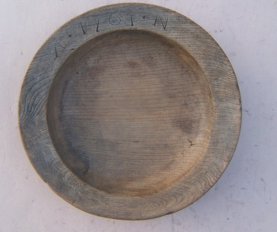 A VERY GOOD & SCARCE AMERICAN COLONIAL PERIOD (PENNSYLVANIA) DATED TREENWARE CHARGER/BOWL, DTD. 1761 view1