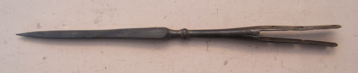 A FINE WAR OF 1812 ENGLISH/AMERICAN TYPE NAVAL PIKE HEAD, ca. 1780-1800 view 2