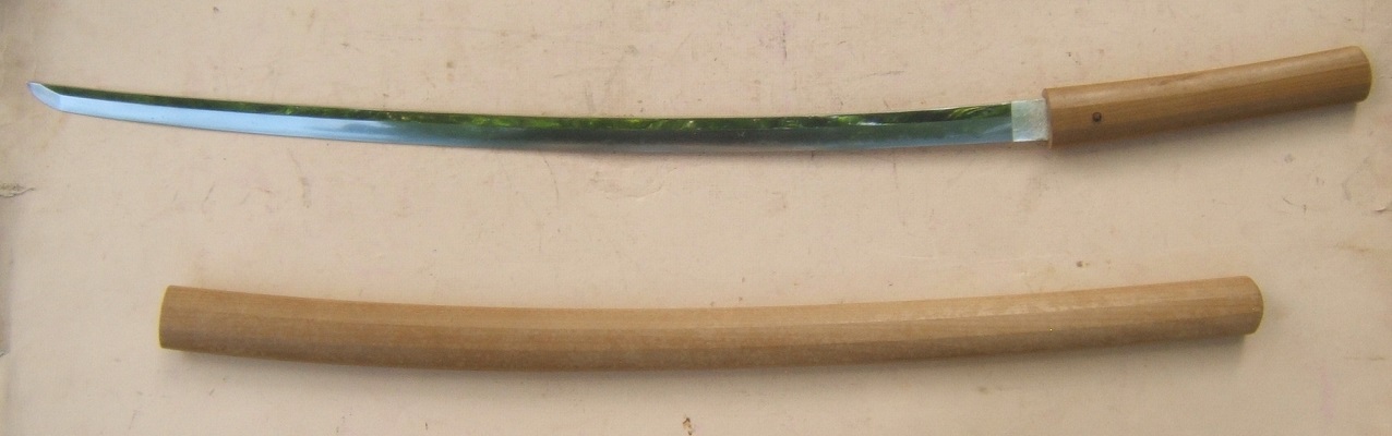 AN EXCELLENT & RARE VERY FINE QUALITY LATE MUROMACHI PERIOD JAPANESE SAMURAI (KATANA) IN SHIRASAYA (STORAGE SCABBARD), ca. 1550 view 1