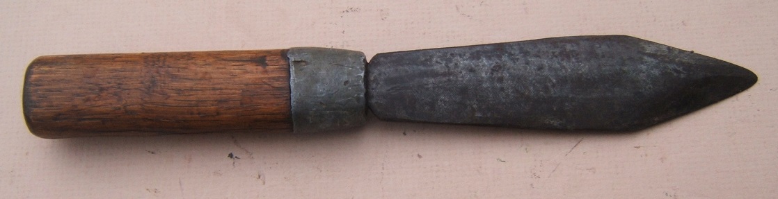 A VERY GOOD & UNUSUAL COLONIAL AMERICAN/REVOLUTIONARY WAR PERIOD AMERICAN-MADE BELT-DAGGER, ca. 1770 view 2