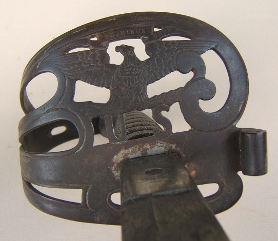 A VERY GOOD US CIVIL WAR PERIOD NON-REGULATION TYPE MODEL 1850 STAFF & FIELD OFFICERS SWORD & SCABBARD, ca. 1860 view 3